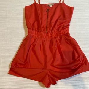 Spaghetti strap jumper.